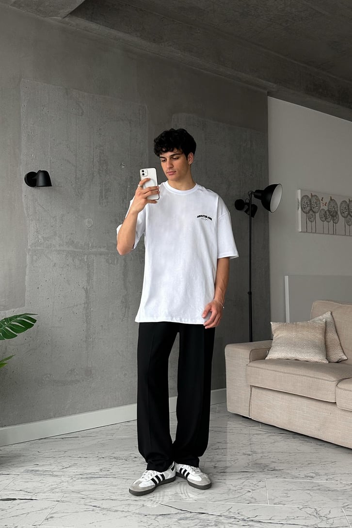 About Baskılı Beyaz Oversize Tişört