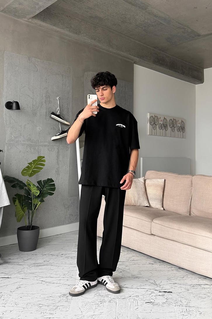 About Baskılı Siyah Oversize Tişört