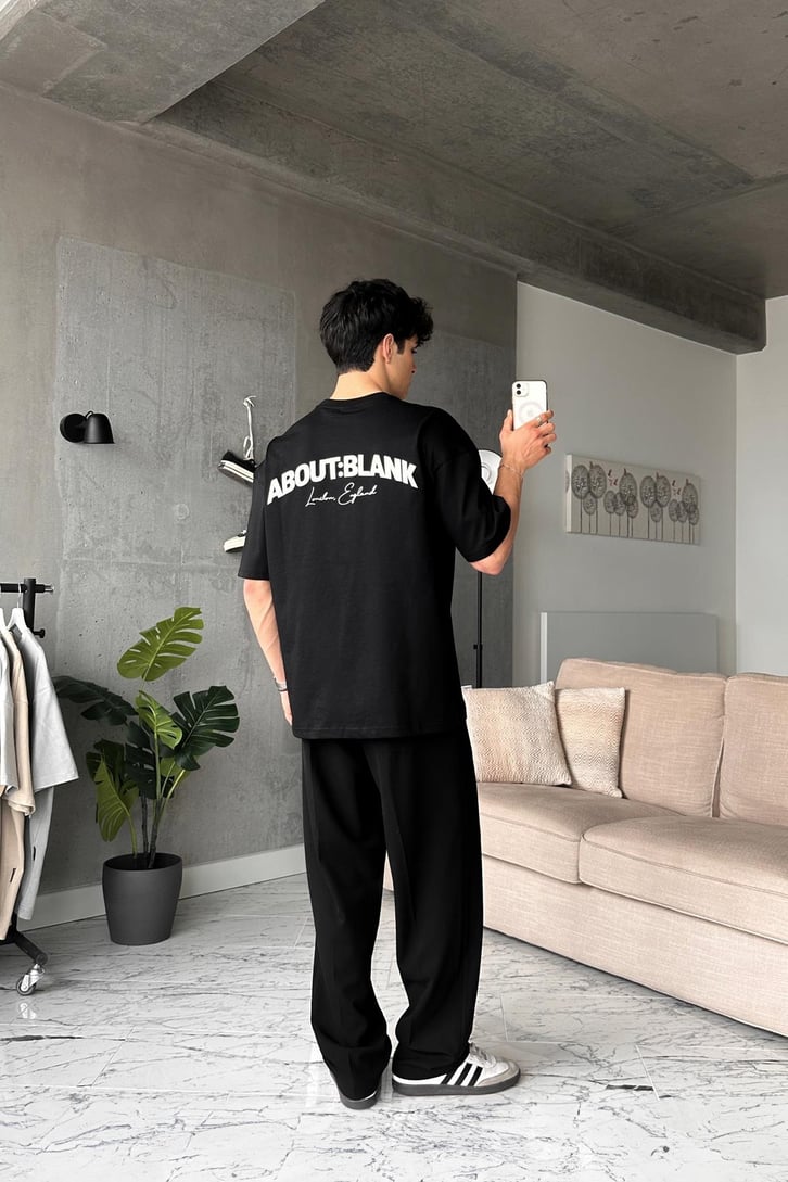 About Baskılı Siyah Oversize Tişört