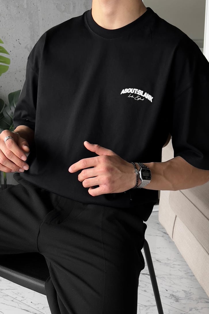 About Baskılı Siyah Oversize Tişört