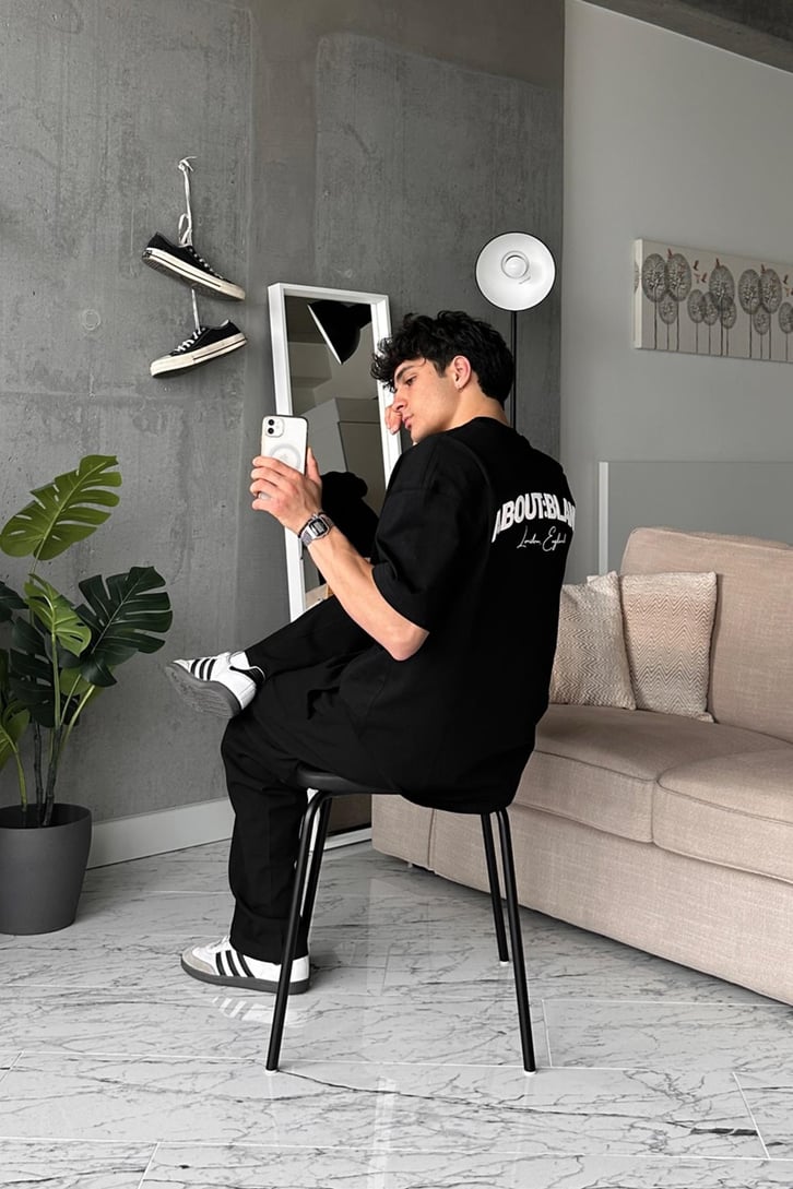 About Baskılı Siyah Oversize Tişört