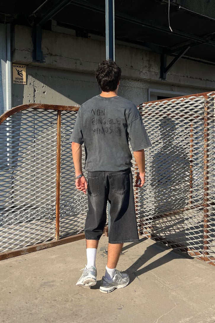 Acid Wash Non Fungible Minds Nakışlı Oversize Tişört