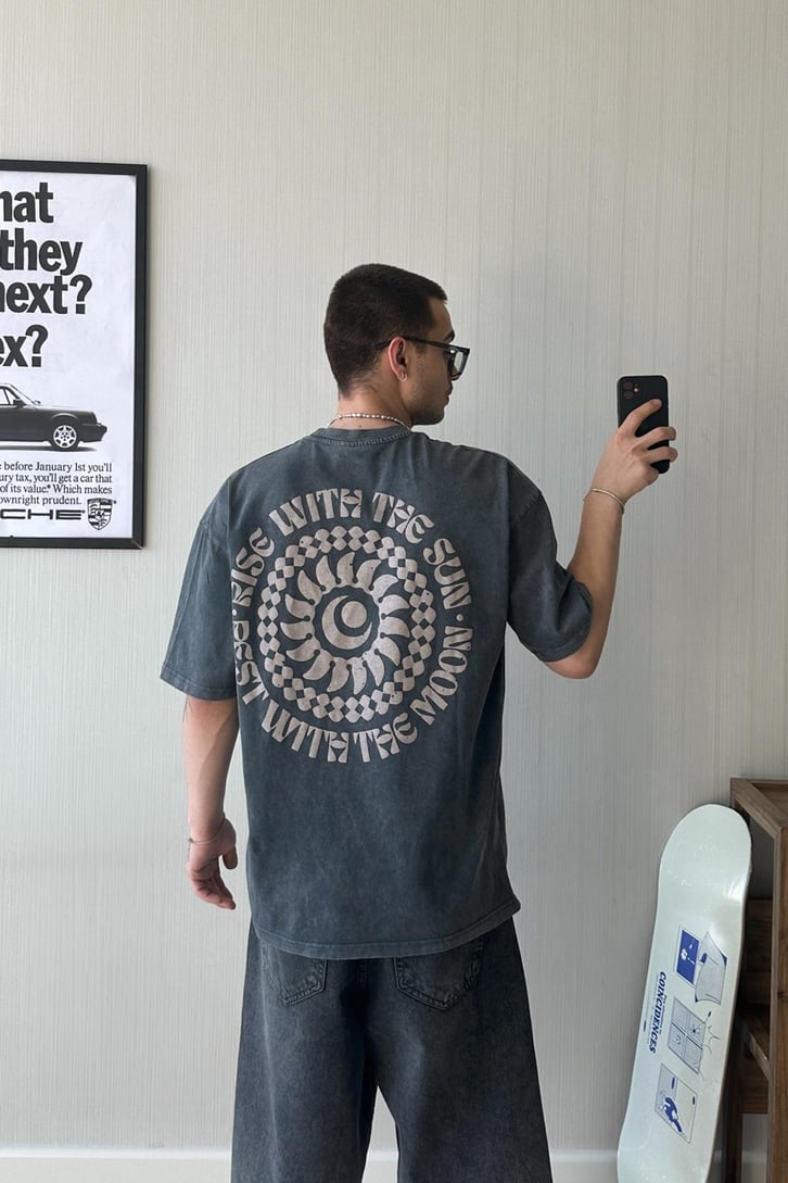 Acid Wash Sun and Moon Baskılı Oversize Tişört