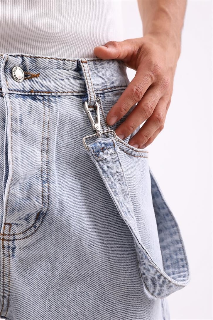 Aksesuar Detaylı Buz Mavi Jean Şort