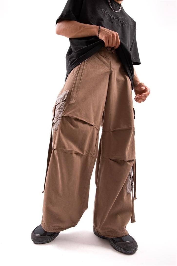 Aksesuar Detaylı Haki Baggy Paraşüt Pantolon