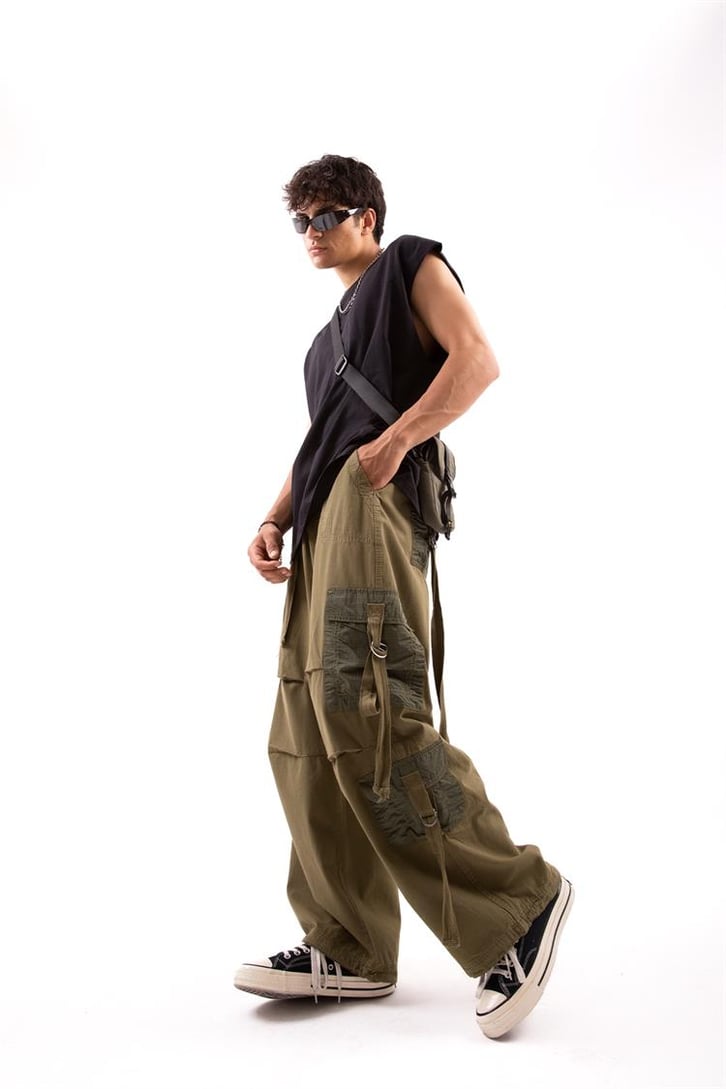 Aksesuar Detaylı Haki Baggy Paraşüt Pantolon