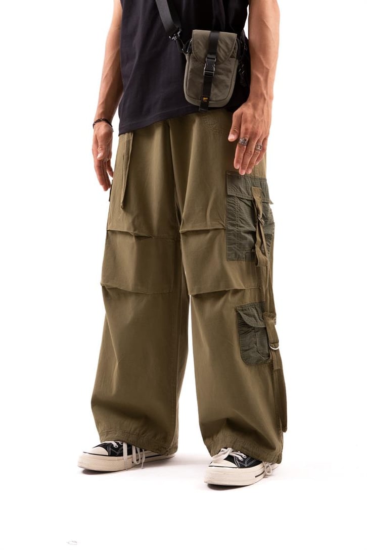 Aksesuar Detaylı Haki Baggy Paraşüt Pantolon