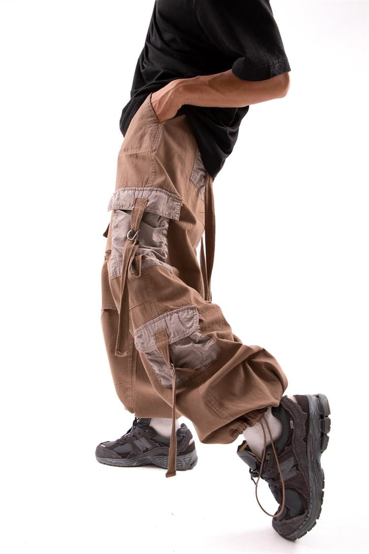 Aksesuar Detaylı Haki Baggy Paraşüt Pantolon