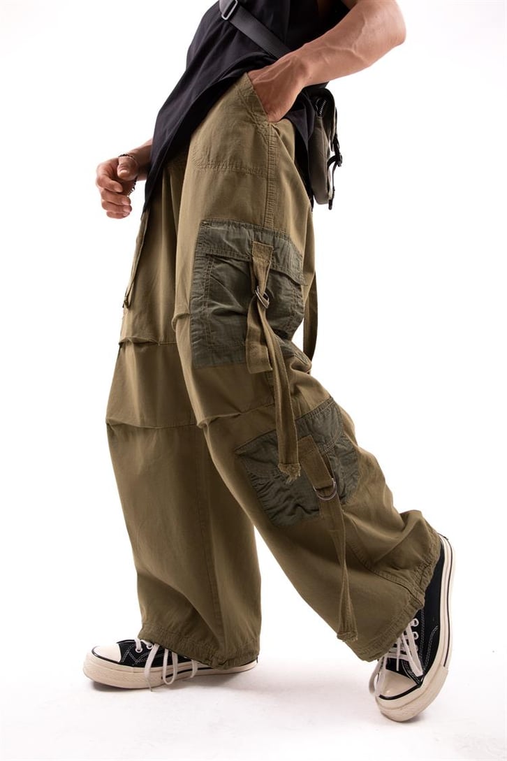 Aksesuar Detaylı Haki Baggy Paraşüt Pantolon
