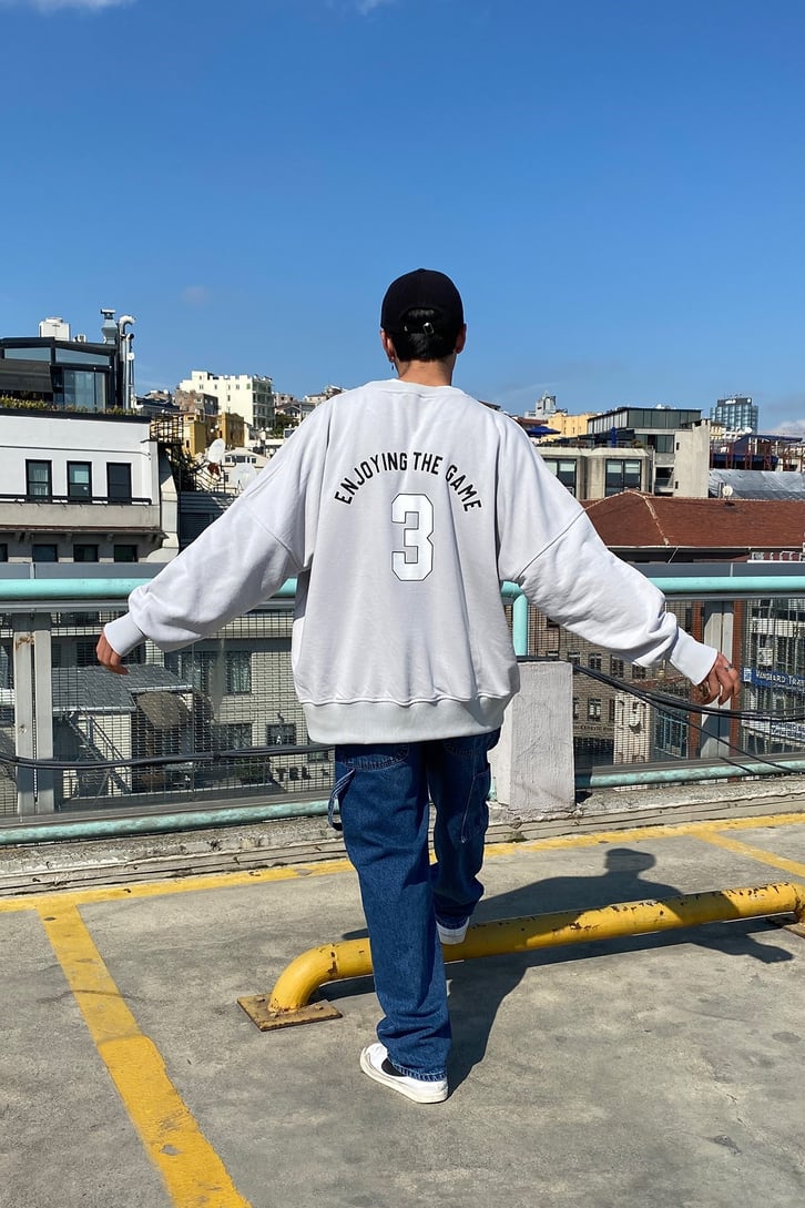 ARKASI ENJOYING THE GAME BASKILI OVERSIZE SWEATSHIRT