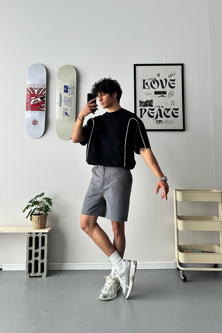 Asimetrik Biye Detaylı Oversize Tişört