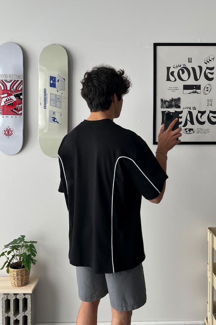 Asimetrik Biye Detaylı Oversize Tişört