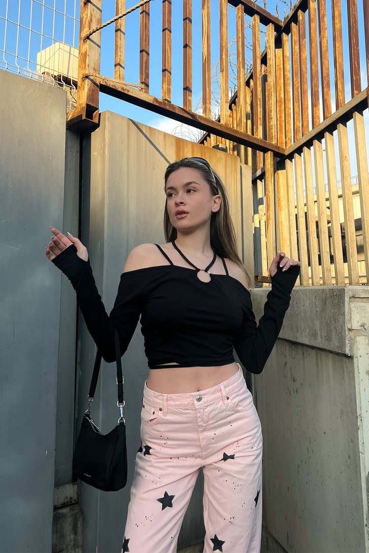 Askılı Toka Detaylı Siyah Crop