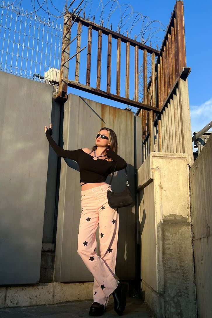 Askılı Toka Detaylı Siyah Crop
