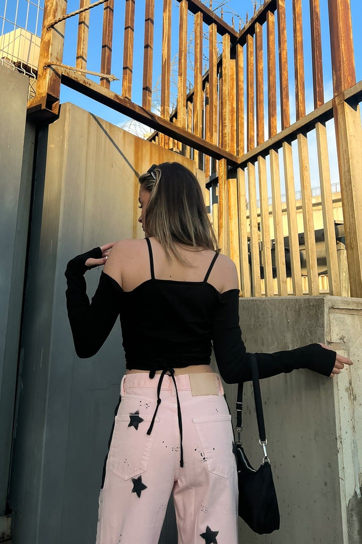 Askılı Toka Detaylı Siyah Crop