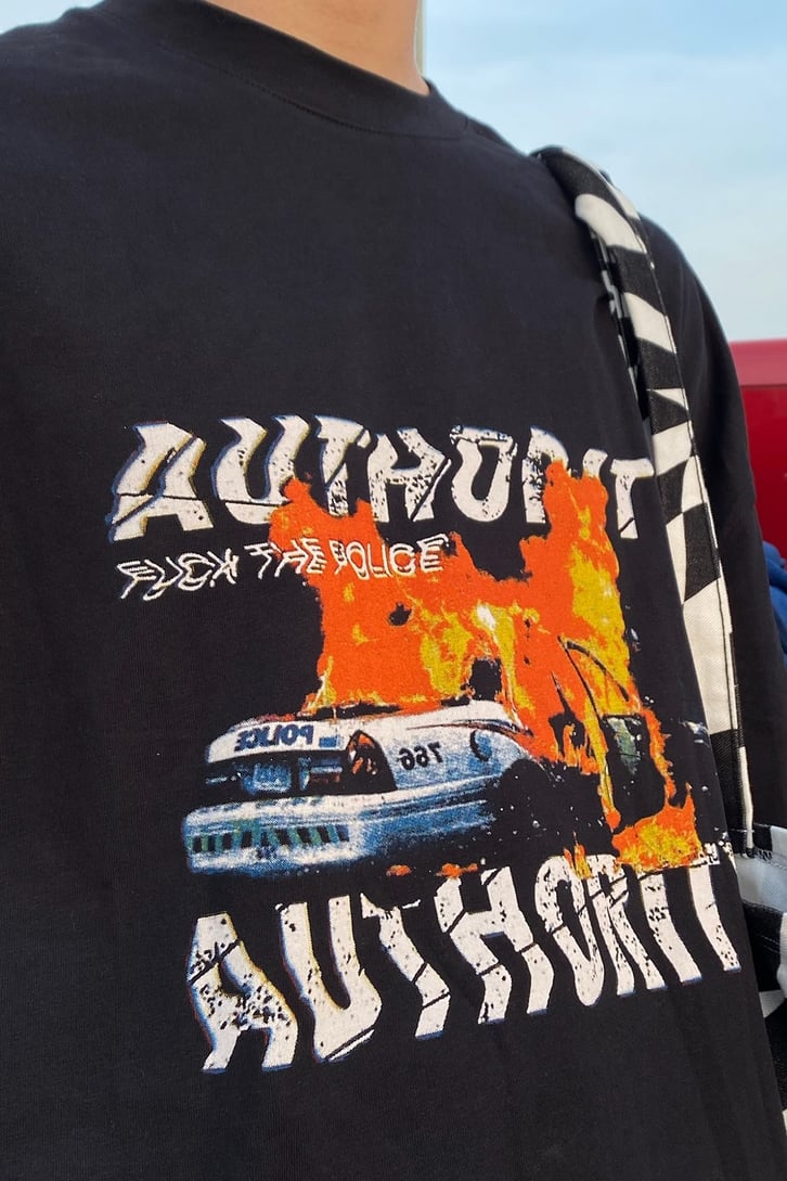 Authorty Baskılı Oversize Siyah Tshirt