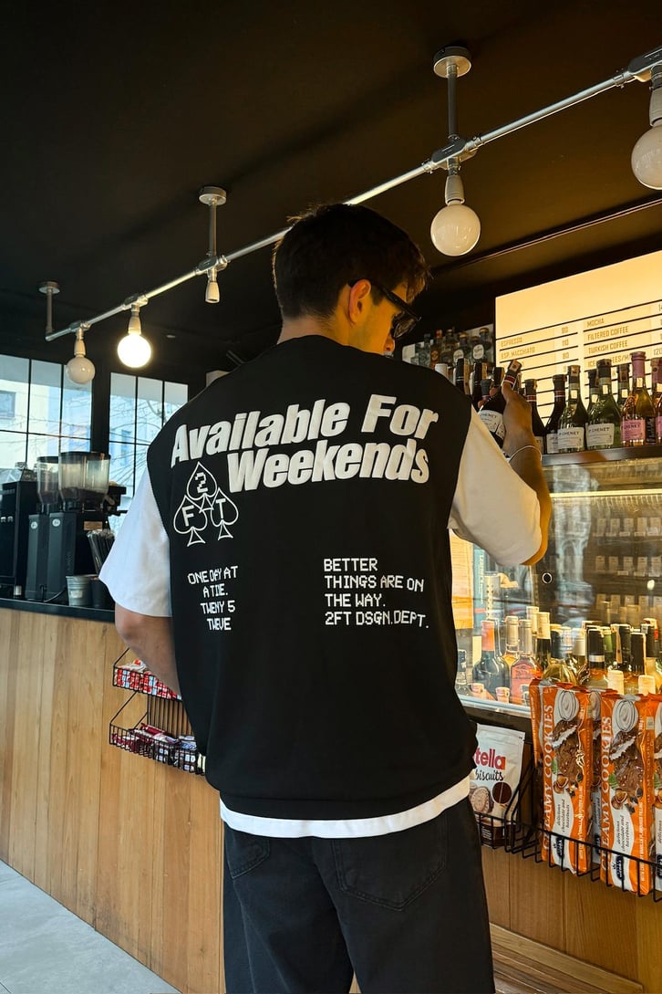 Available For Weekends Sırt Baskılı Süveter