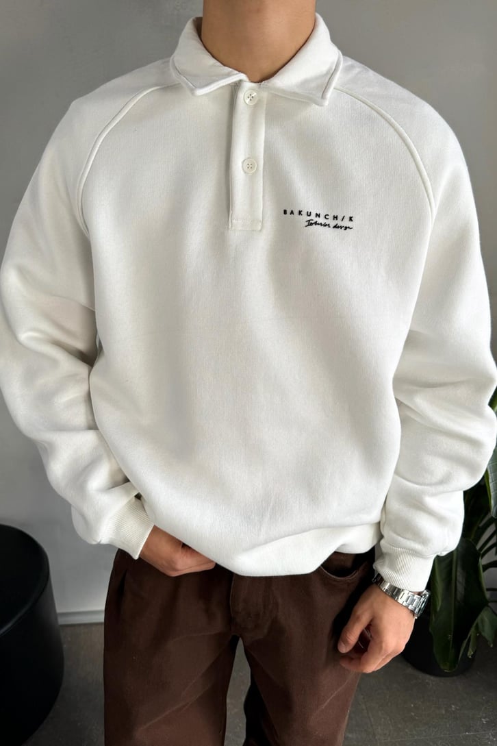 Bakunchık Baskılı Polo Yaka Beyaz Oversize Sweatshirt