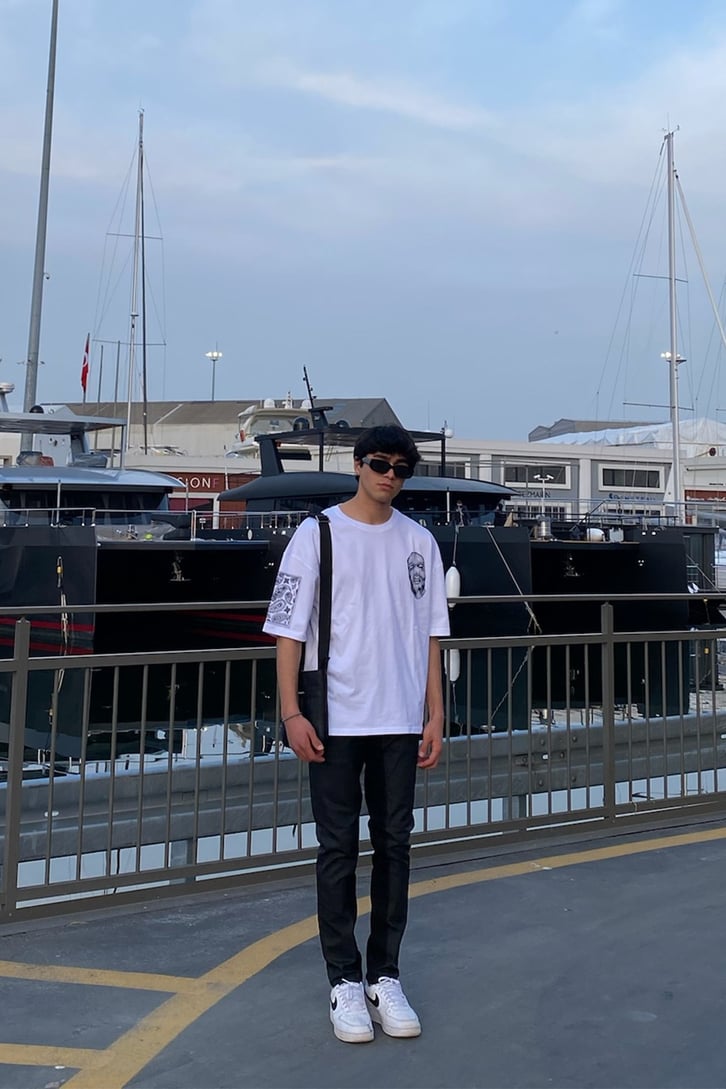 Balaclava Chaotic Baskılı Oversize Beyaz Tshirt