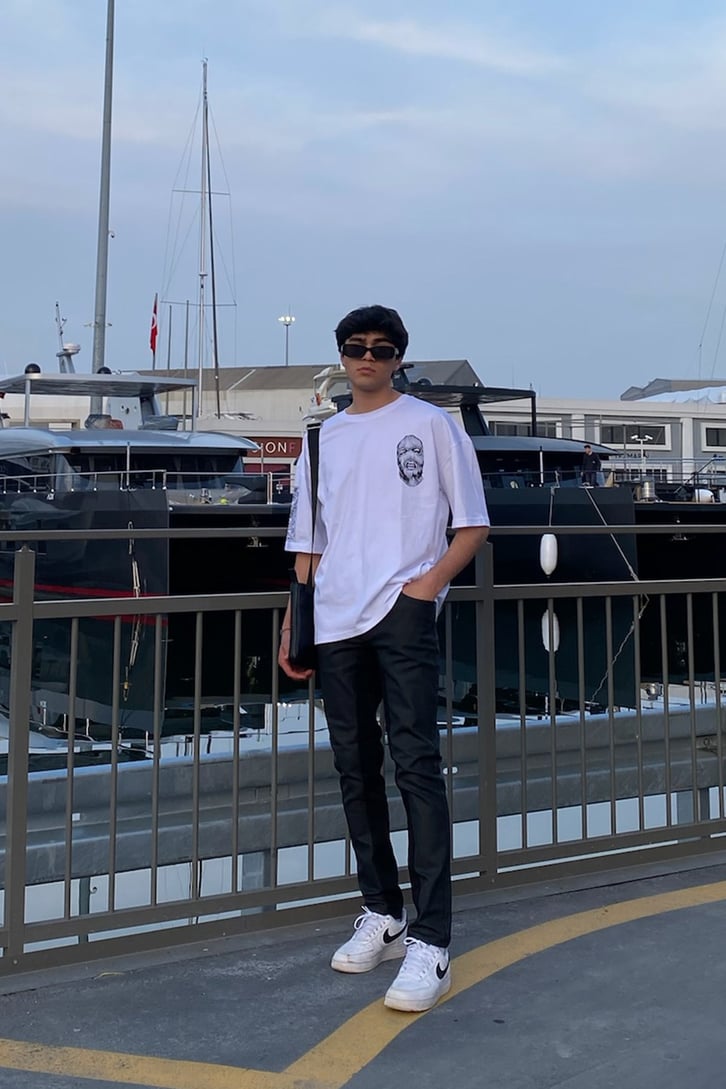 Balaclava Chaotic Baskılı Oversize Beyaz Tshirt