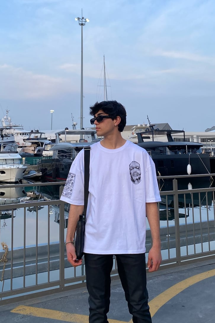 Balaclava Chaotic Baskılı Oversize Beyaz Tshirt