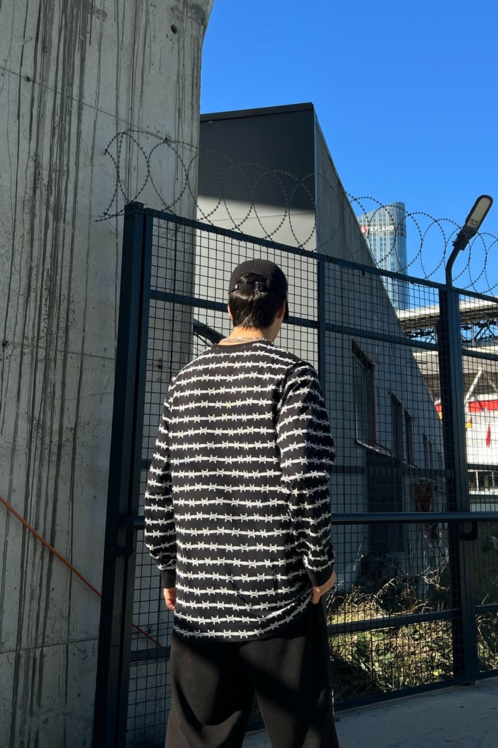Barbed Wire Baskılı Siyah Sweatshirt