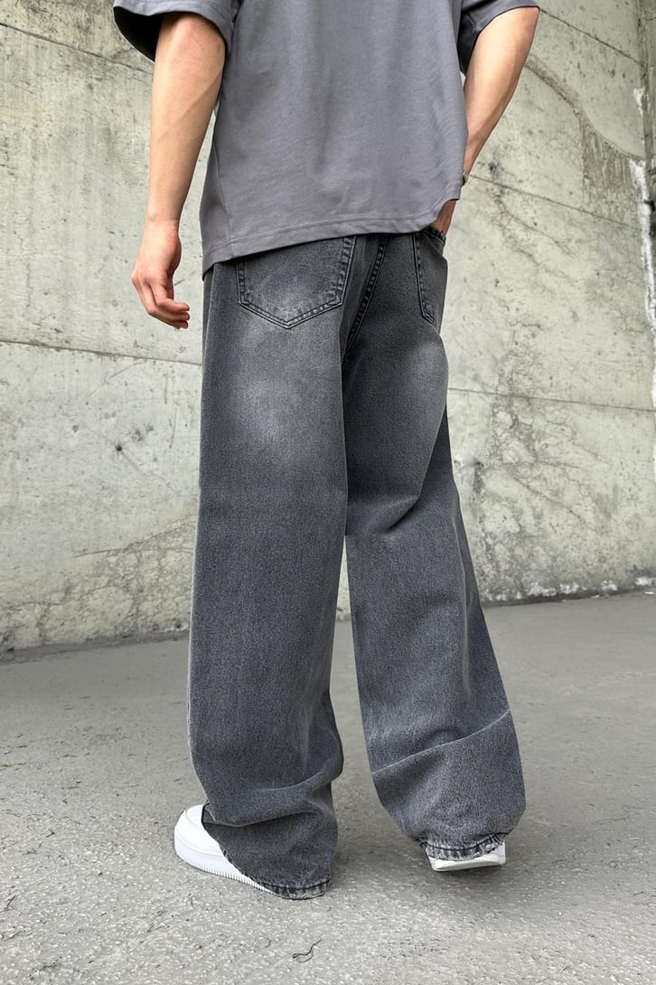 Basic Acid Wash Baggy Jean