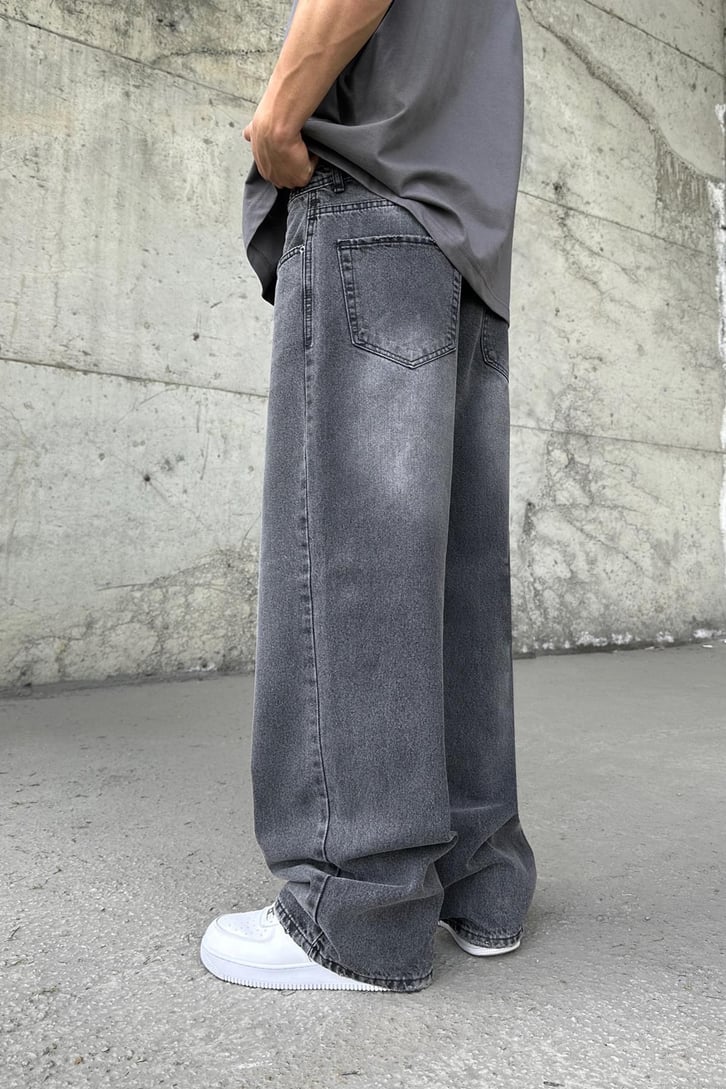 Basic Acid Wash Baggy Jean