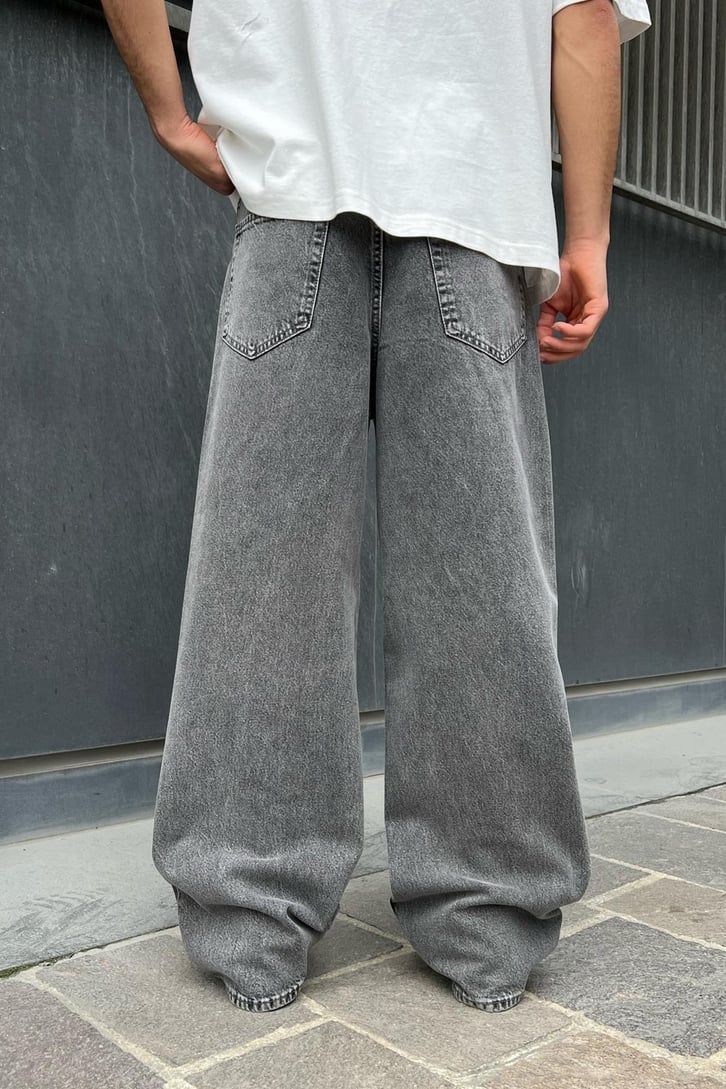 Basic Acid Wash Baggy Jean