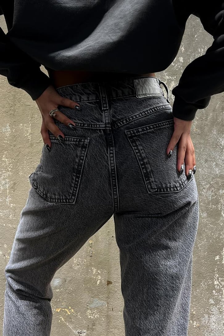 Basic Acid Wash Mom Fit Jean