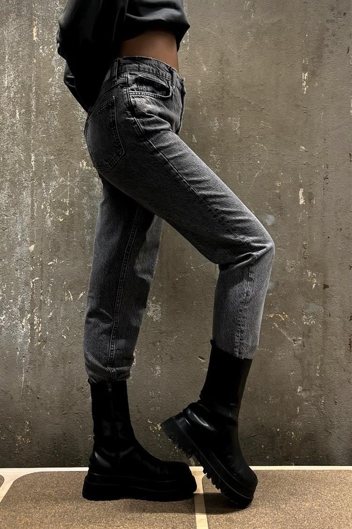 Basic Acid Wash Mom Fit Jean