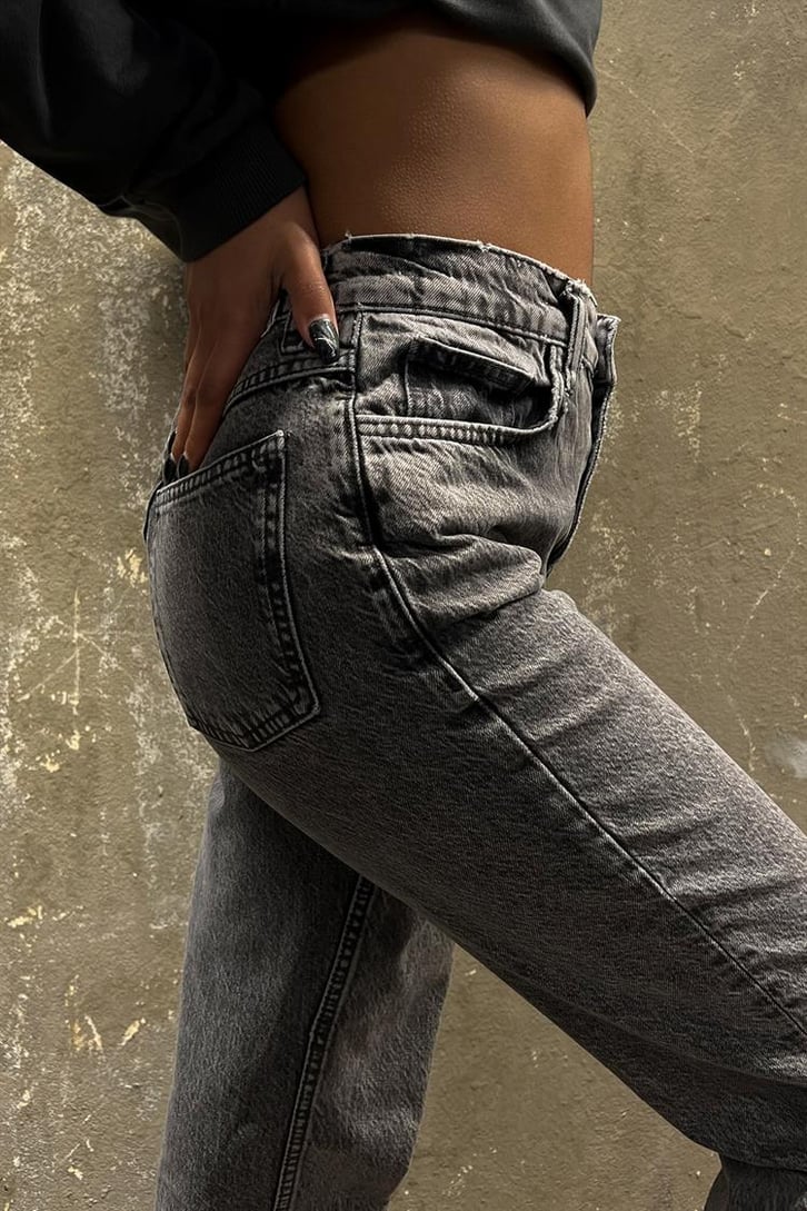 Basic Acid Wash Mom Fit Jean