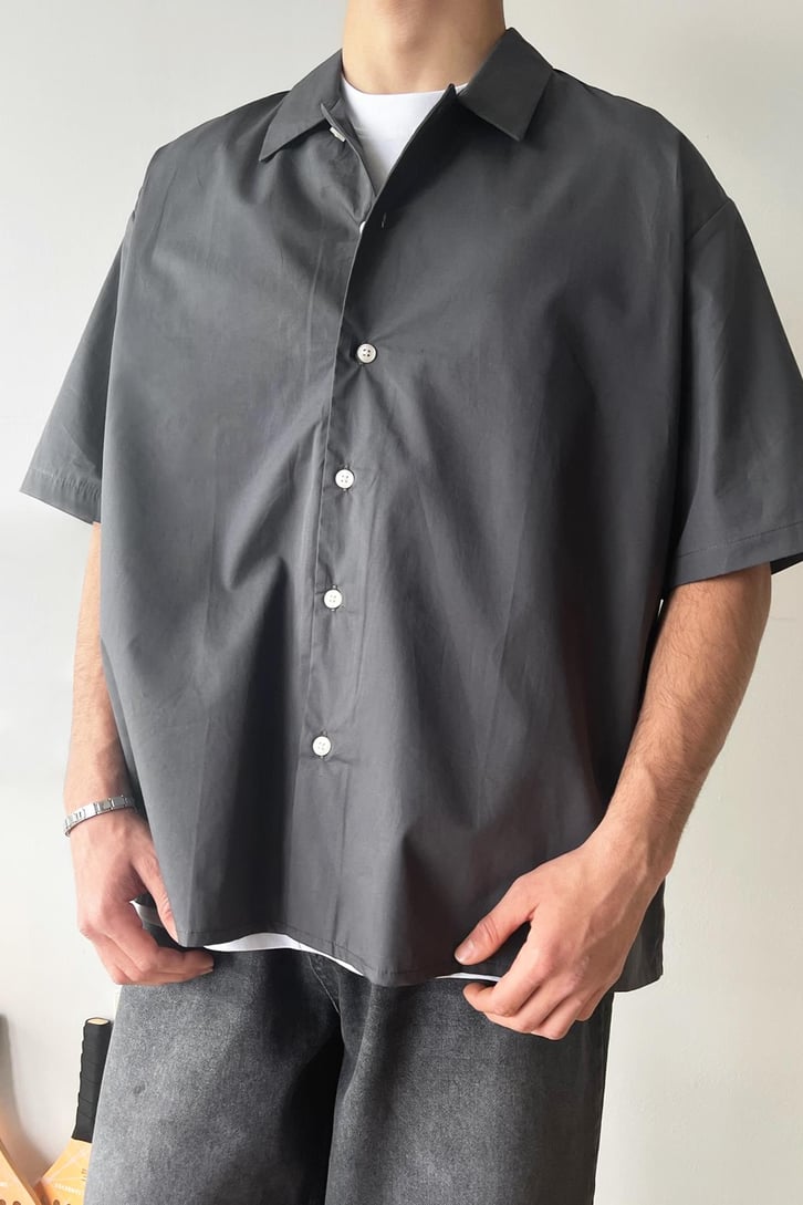 Basic Antrasit Kısa Kollu Oversize Gömlek