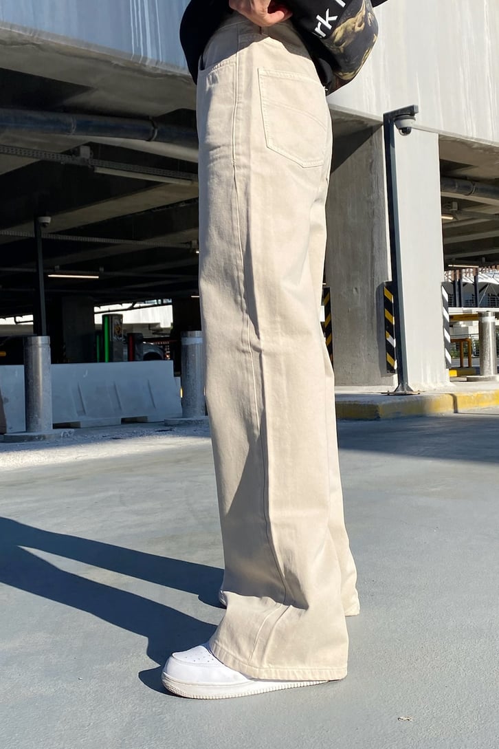 Basic Bej Baggy Jean
