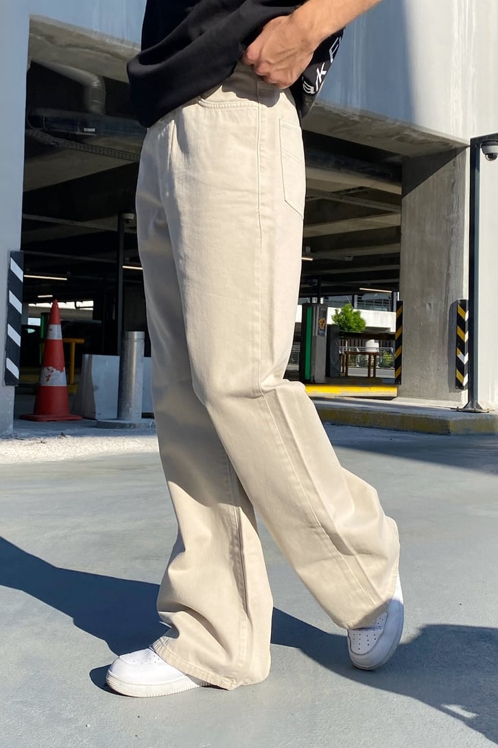 Basic Bej Baggy Jean