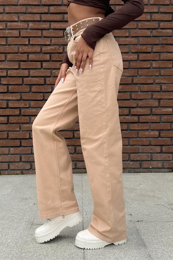 Basic Bej Baggy Jean