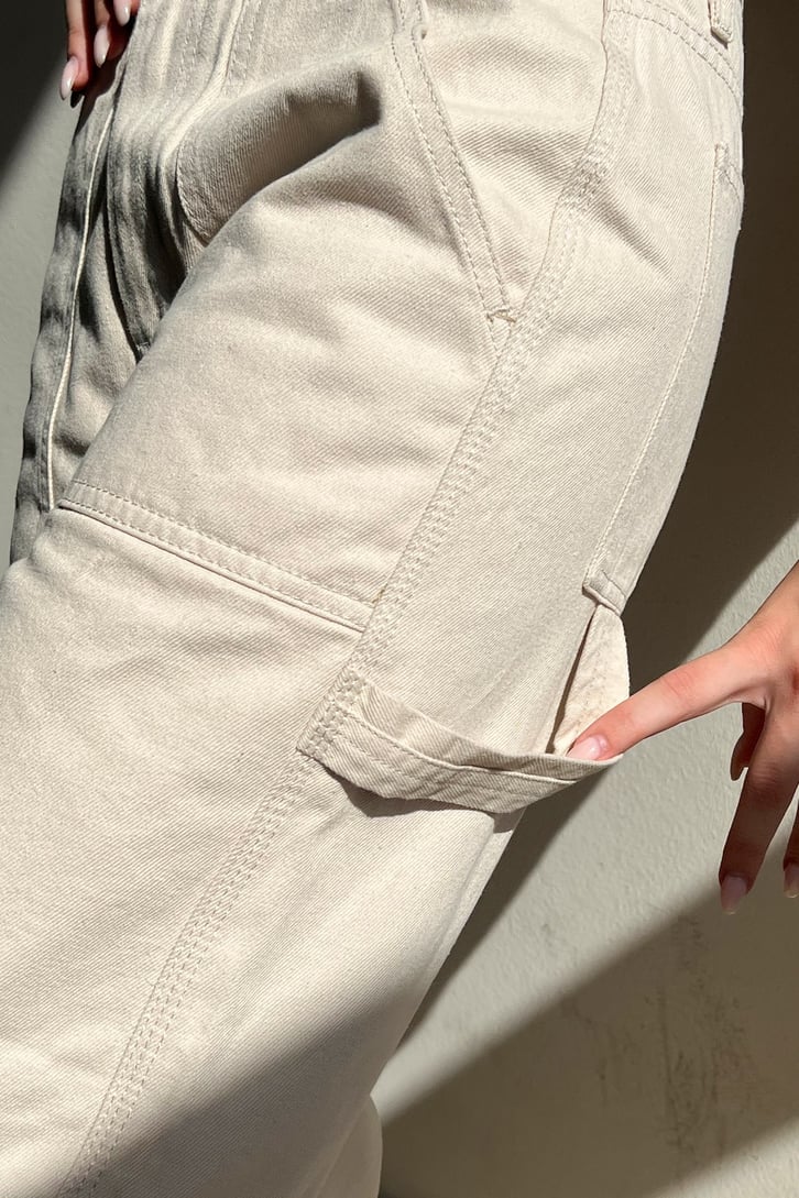 Basic Bej Baggy Jean