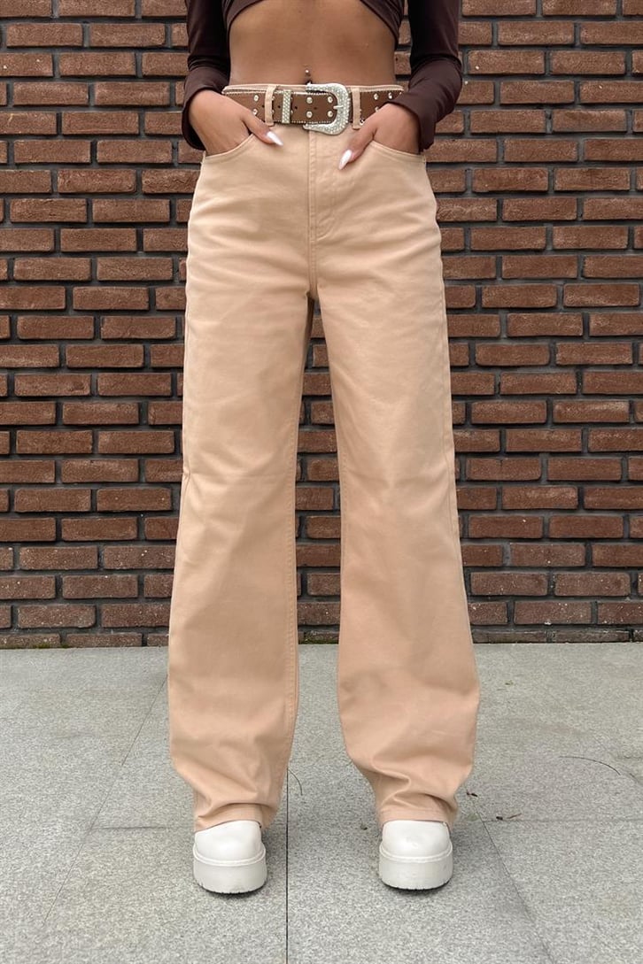 Basic Bej Baggy Jean