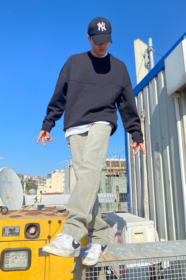 BASIC CEPLİ SWEATSHIRT