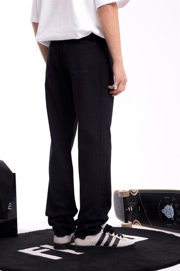 Basic Regular Fit Siyah Jean
