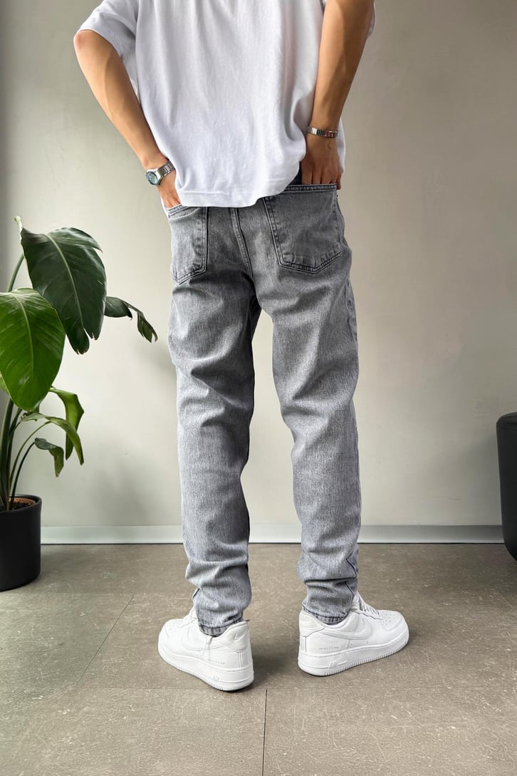 Basic Regular Jean