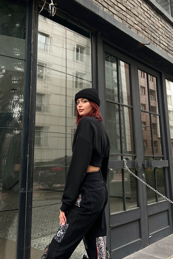 Basic Siyah Crop Sweatshirt