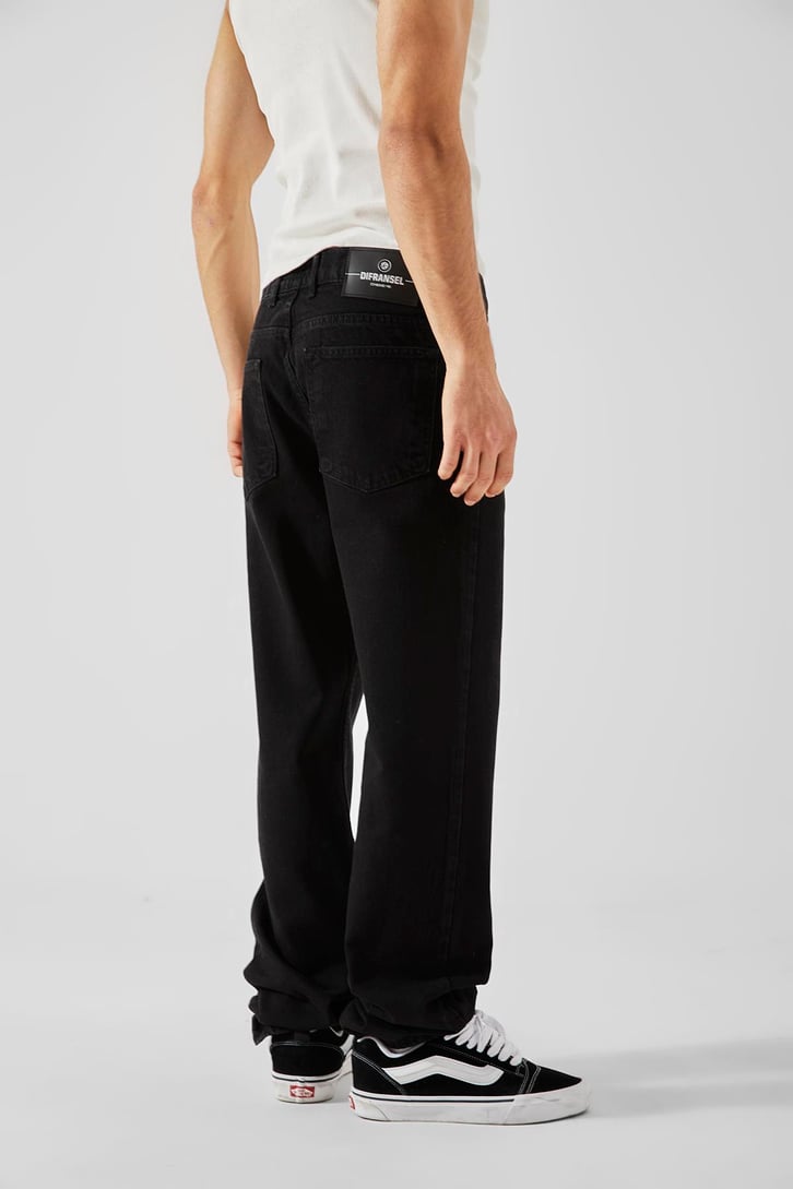 Basic Siyah Regular Fit Jean