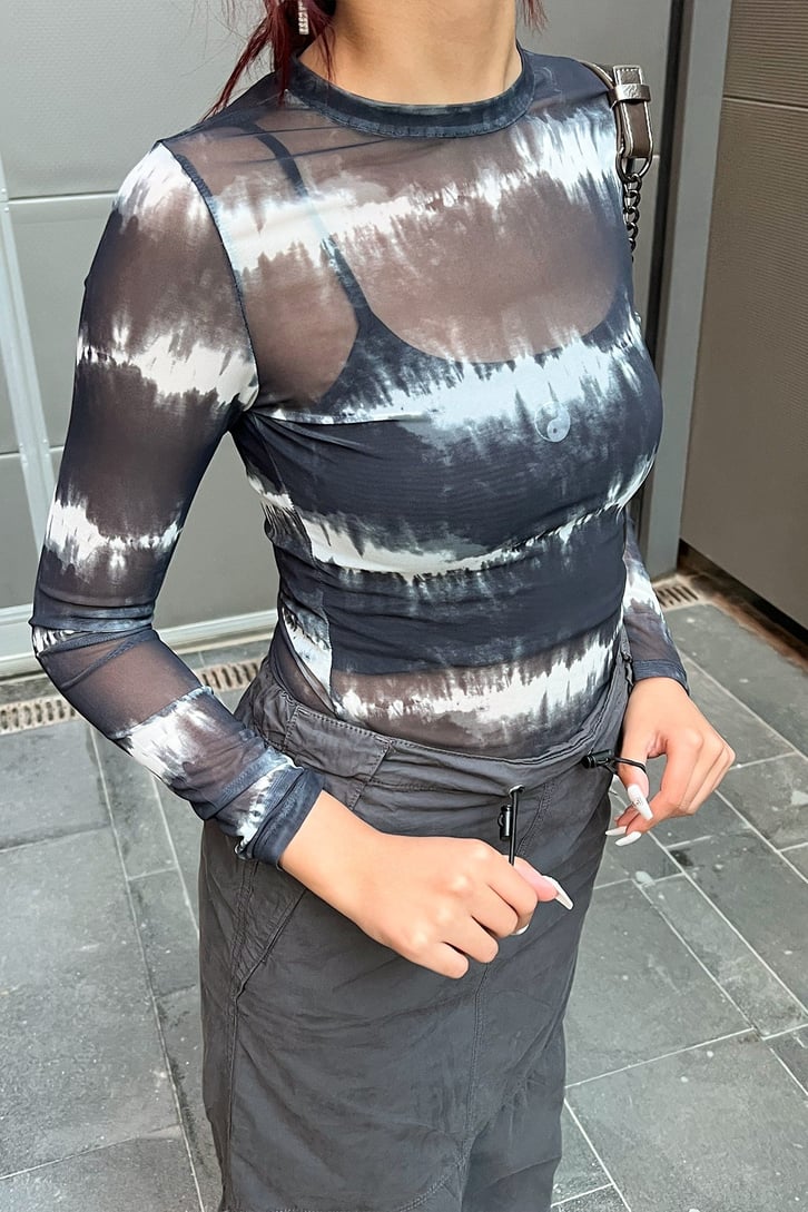 Batik Desen Siyah Tül Bluz