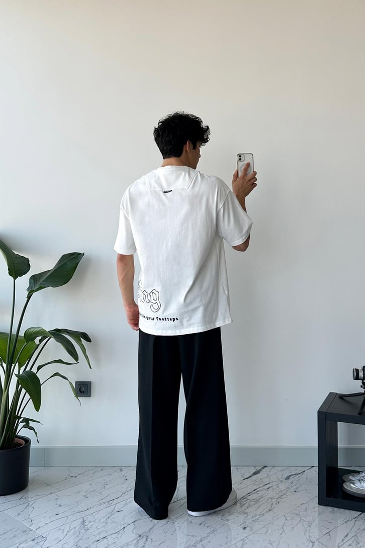 Because Nakışlı Beyaz Oversize Tişört