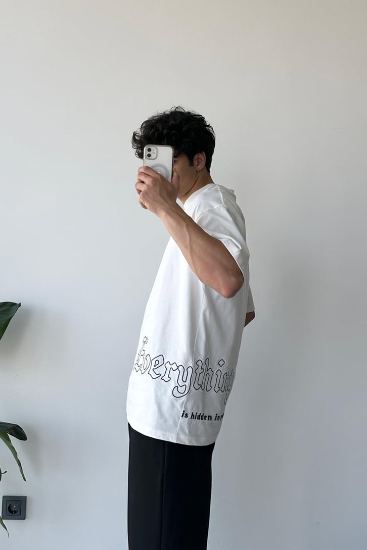 Because Nakışlı Beyaz Oversize Tişört