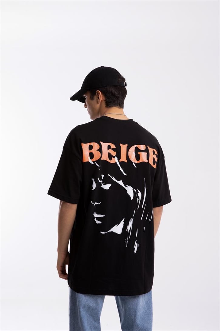 Beige Baskılı Siyah Oversize Tişört