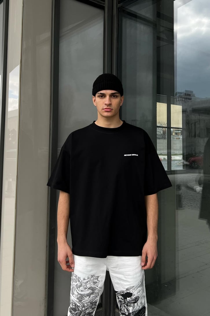 Beyond Medals Siyah Oversize Tshirt