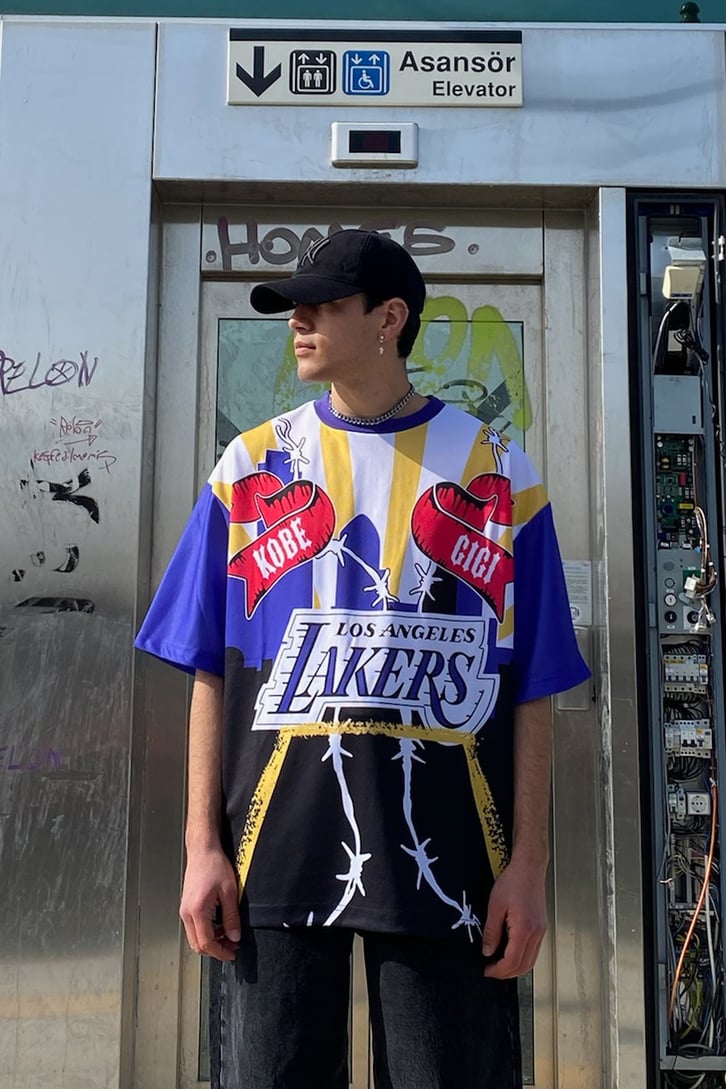 Black Mamba Printed Oversize Forma