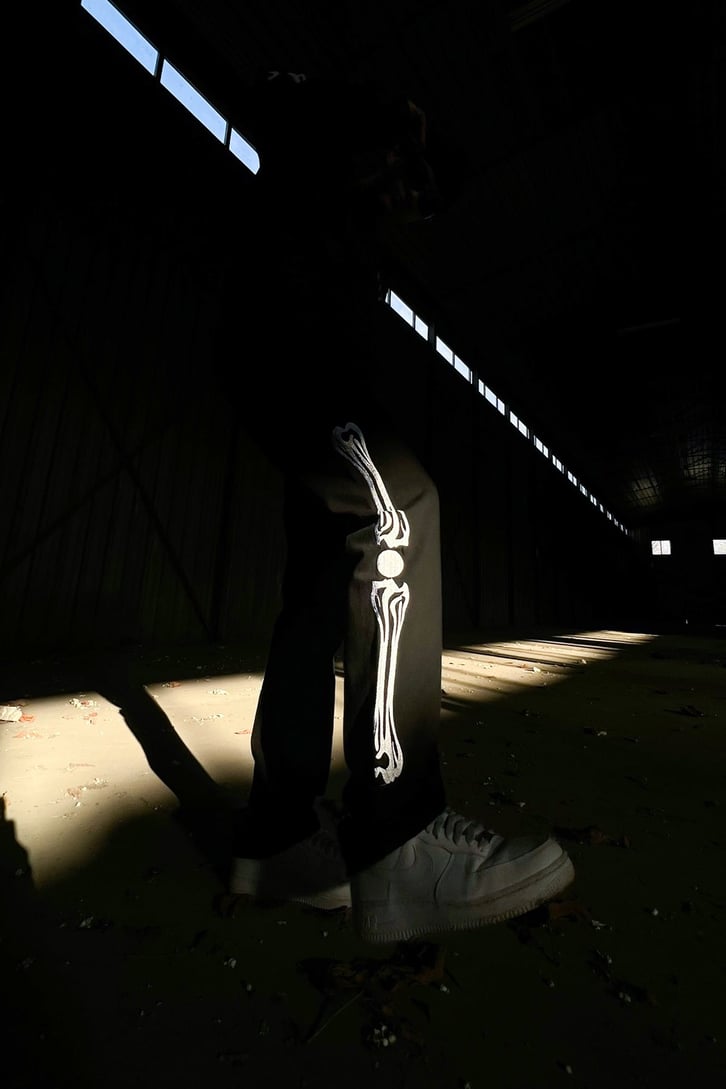 Bone Nakışlı Siyah Regular Fit Jean